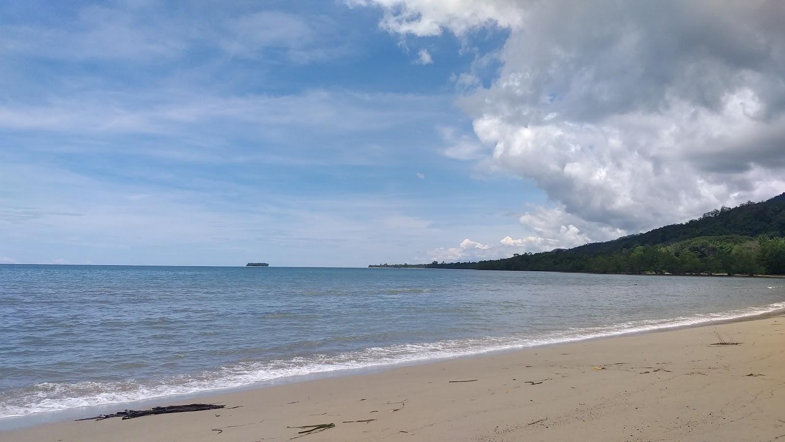 Sandee Pantai Kampung Sawatuk