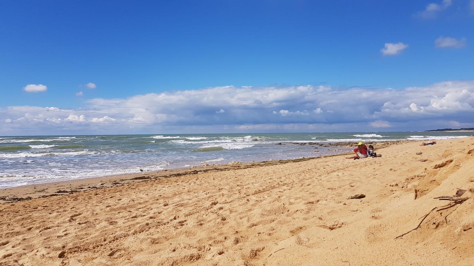 Sandee Plage De Chardonniere Ou Des Sables Vignier