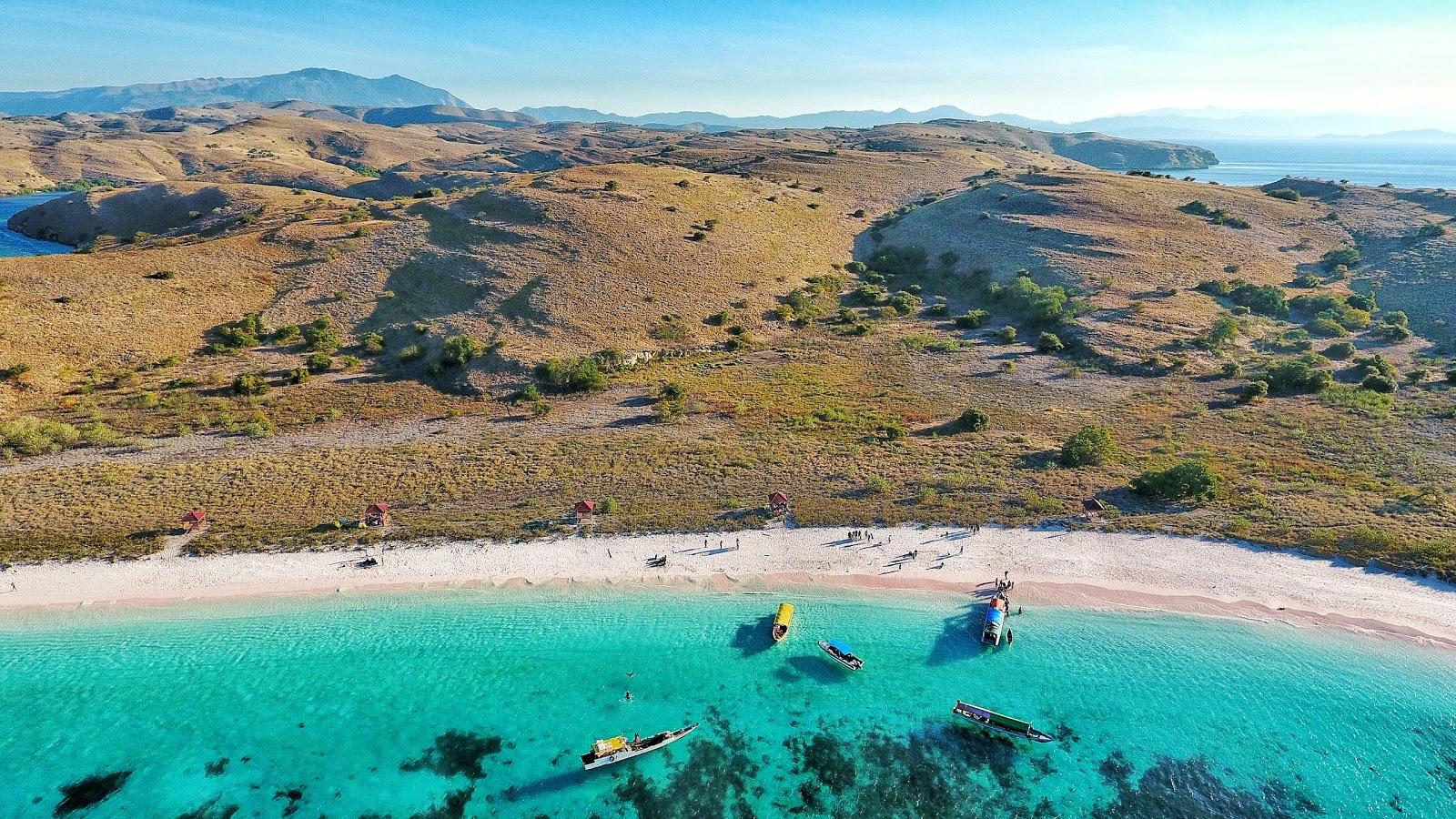 Sandee Pantai Pink Kab. Bima