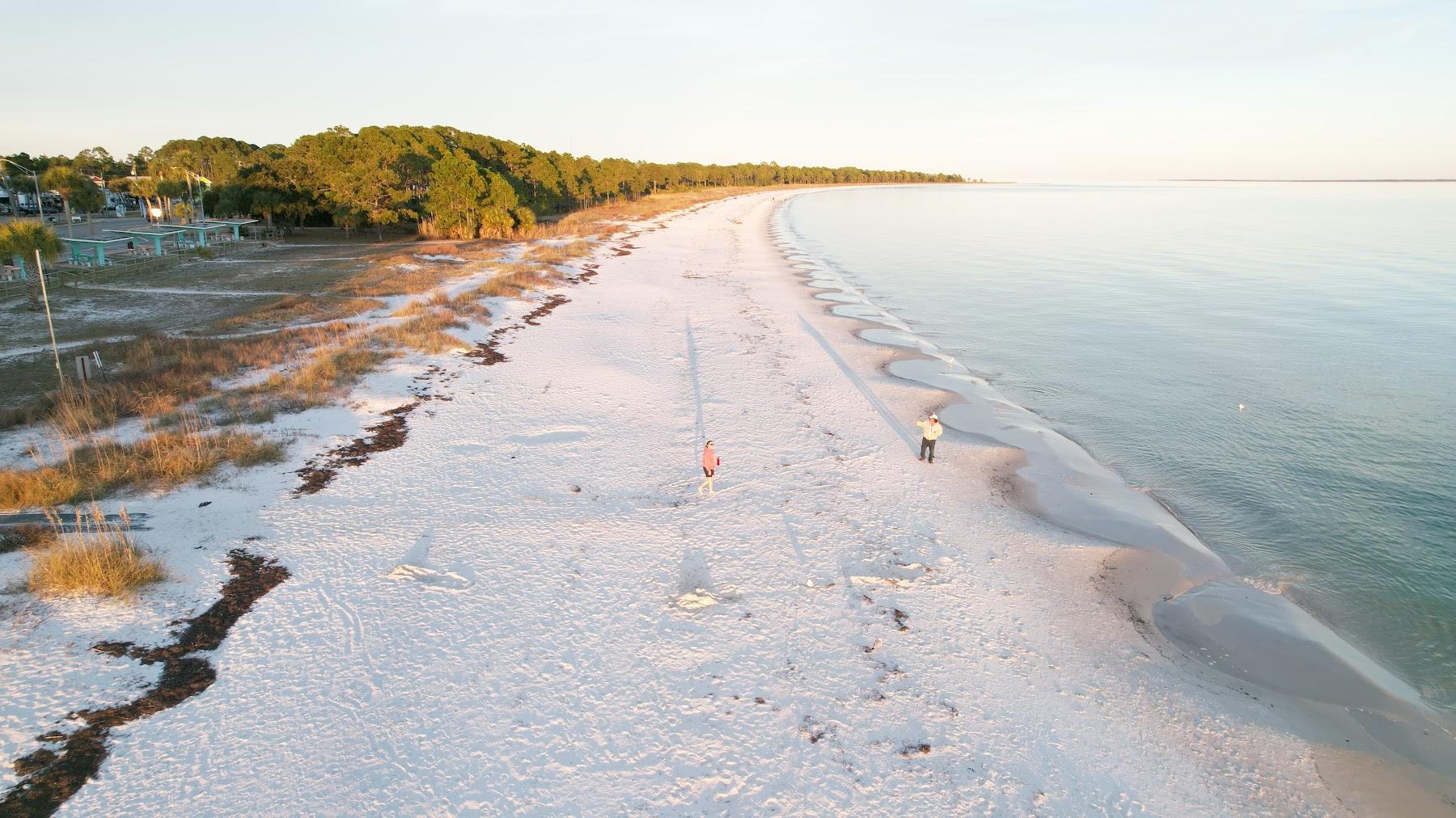 Sandee Carraballe Beach