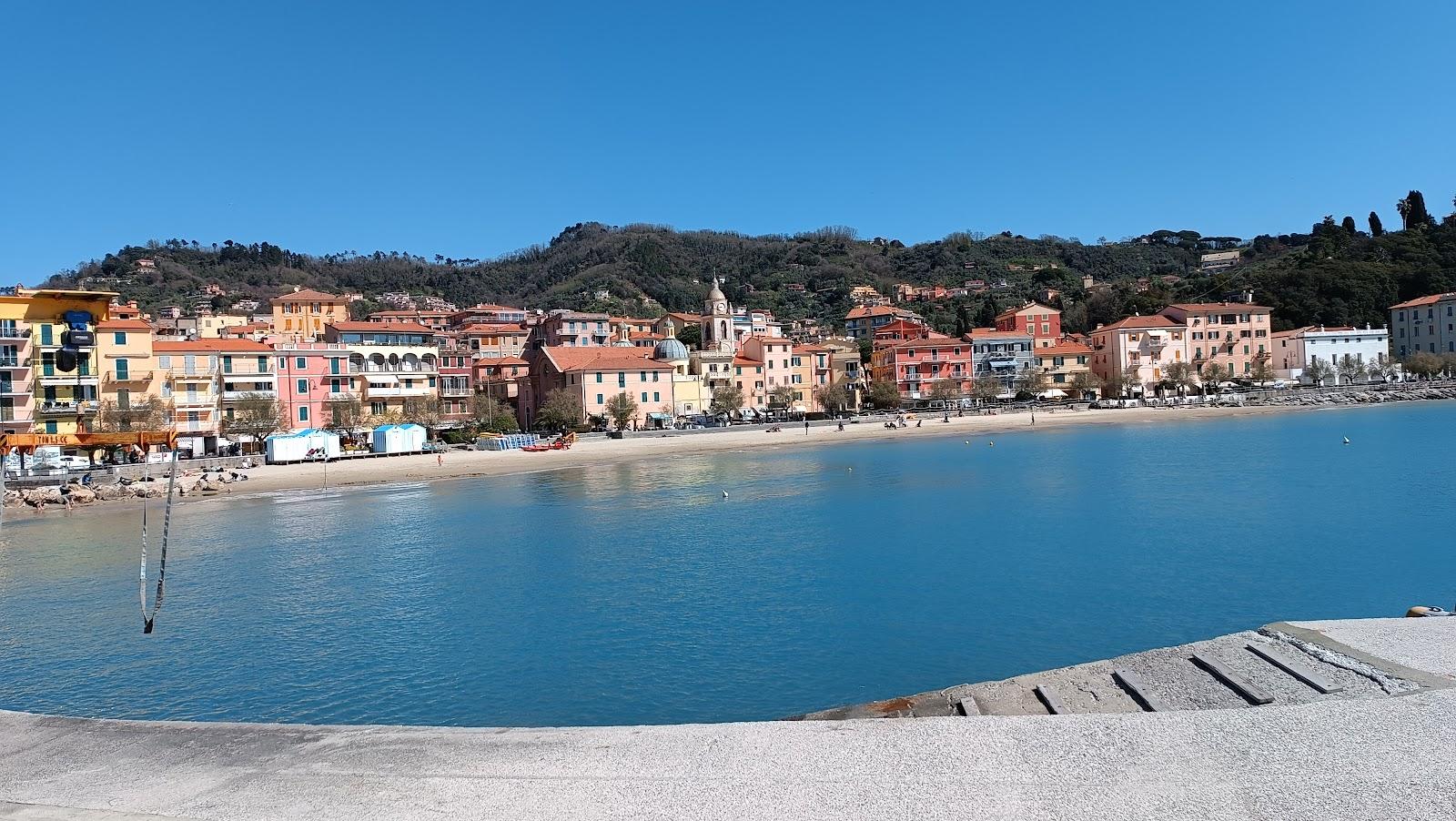 Sandee Beach San Terenzo