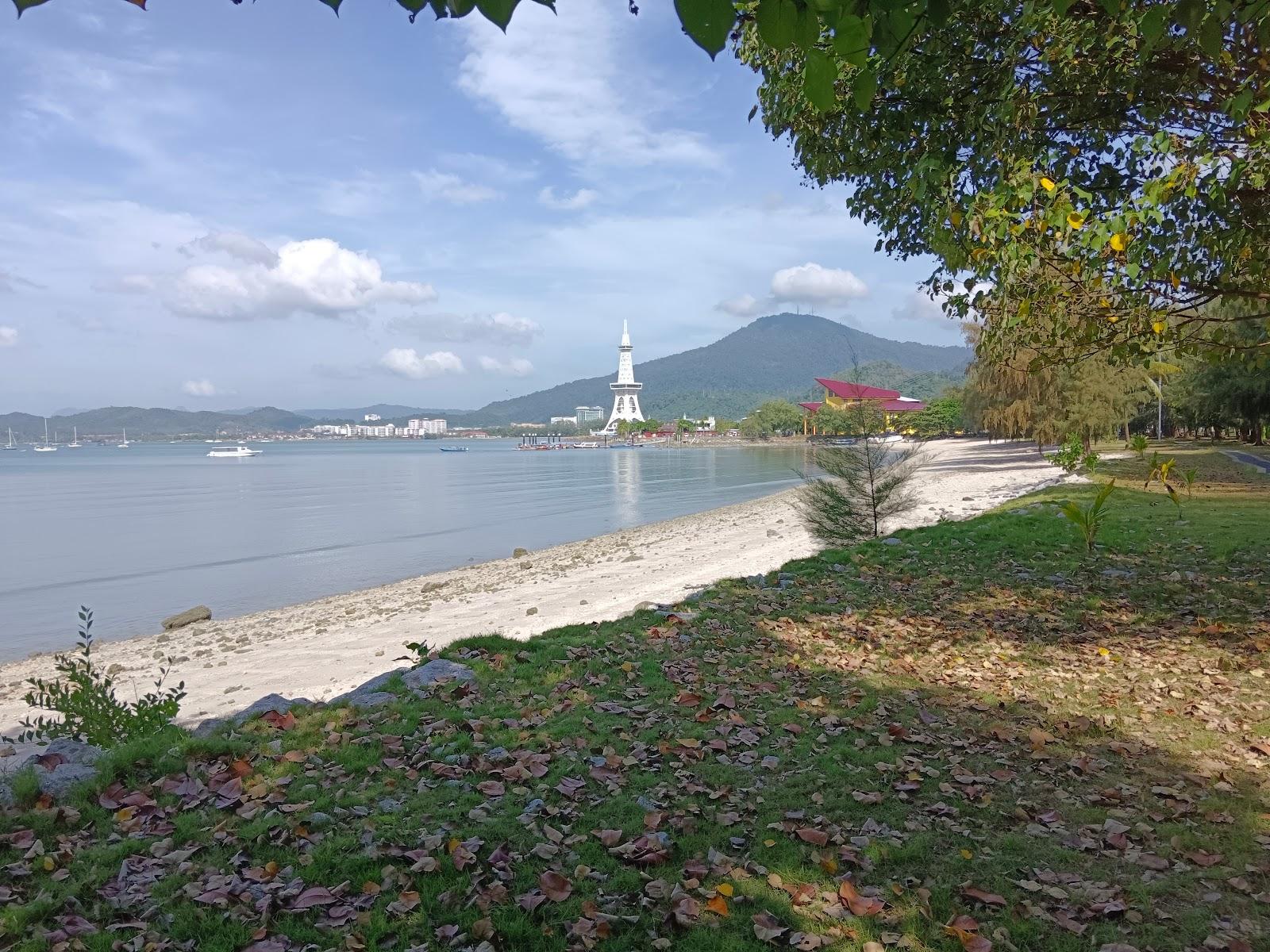 Sandee Lagenda Beach, Kuah Photo