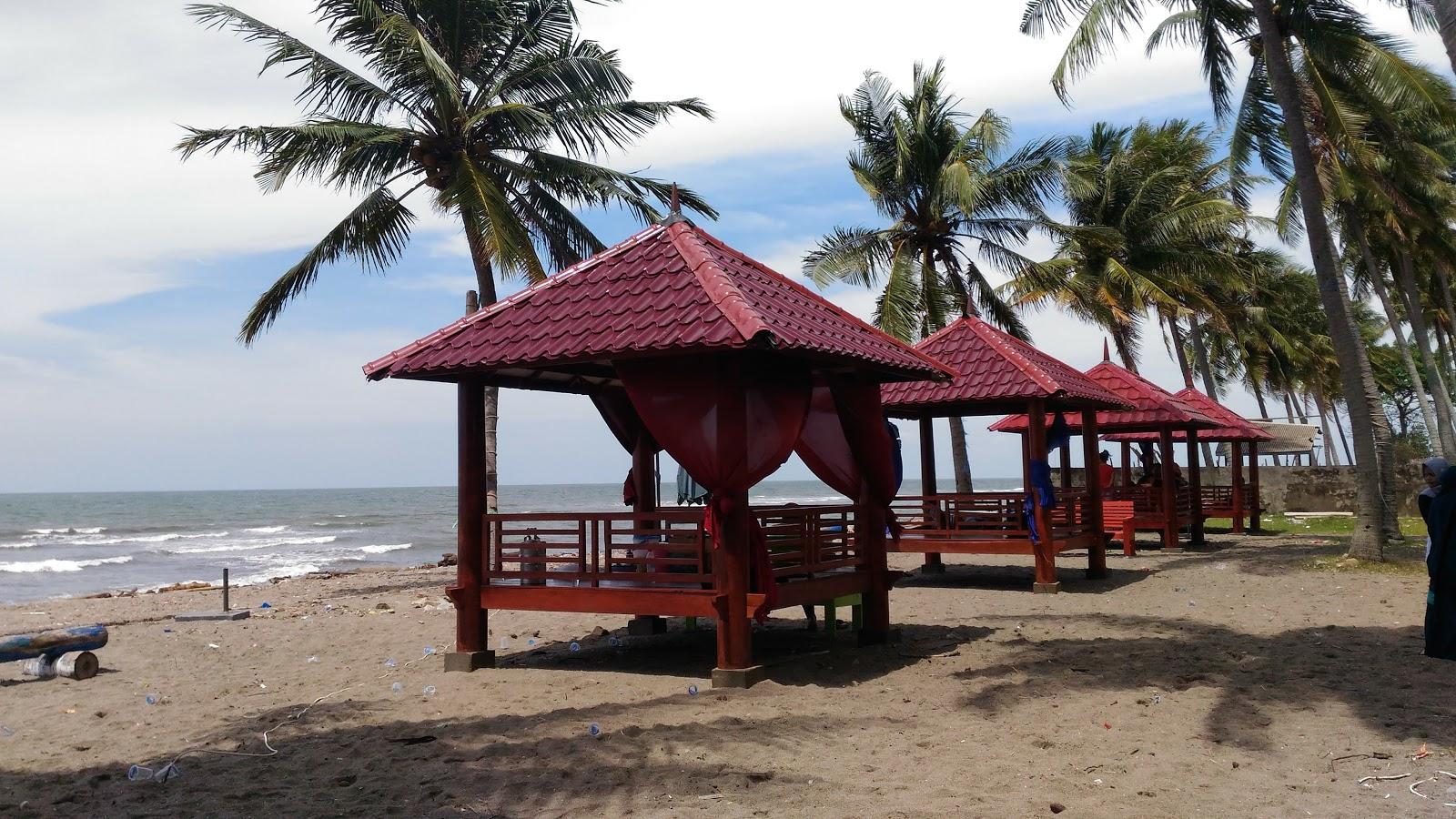 Sandee Wisata Pantai Lowita