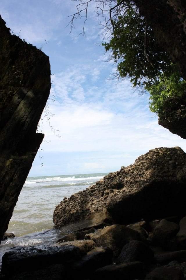 Sandee Pantai Awar