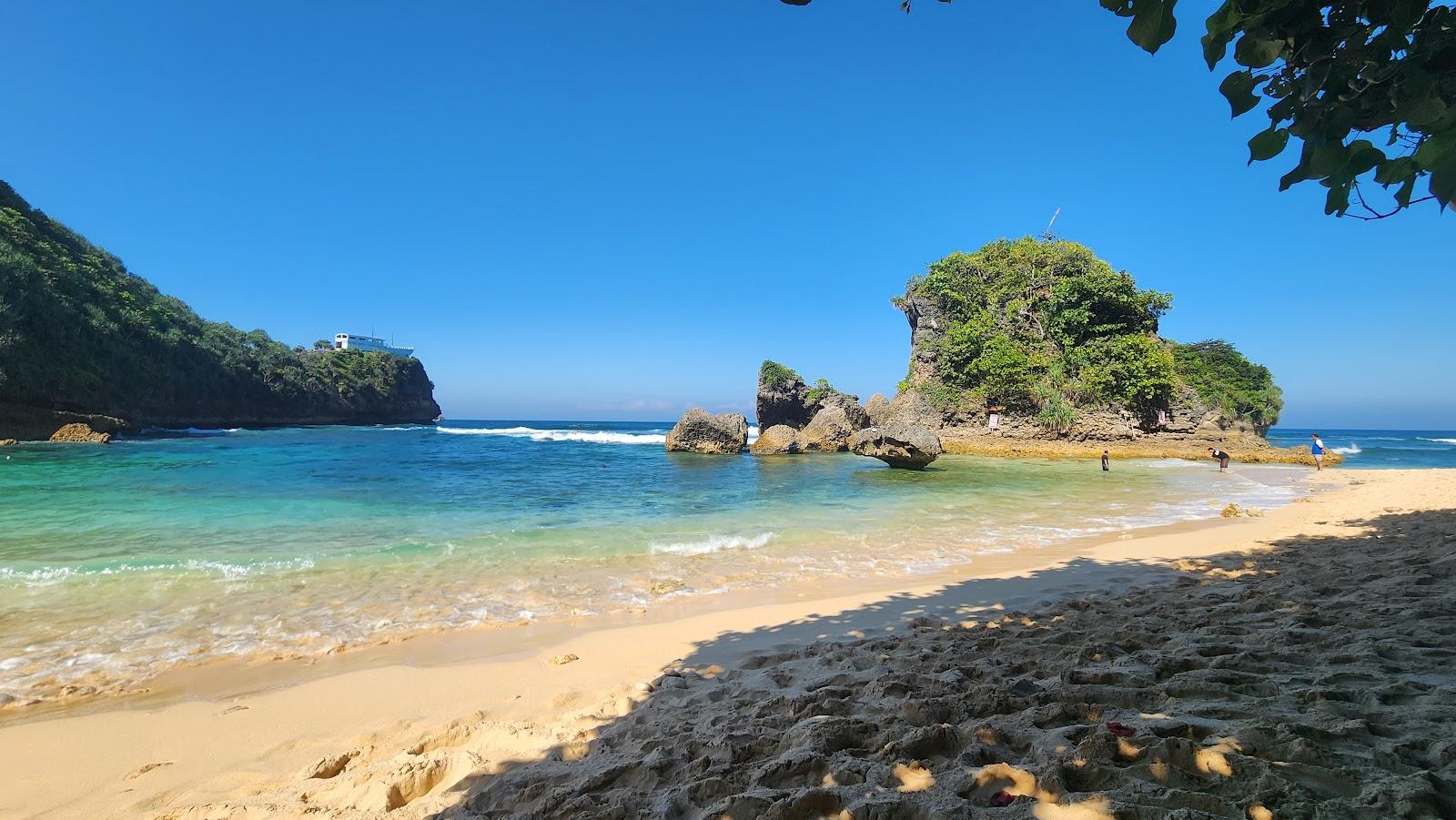 Sandee Watu Leter Beach Photo