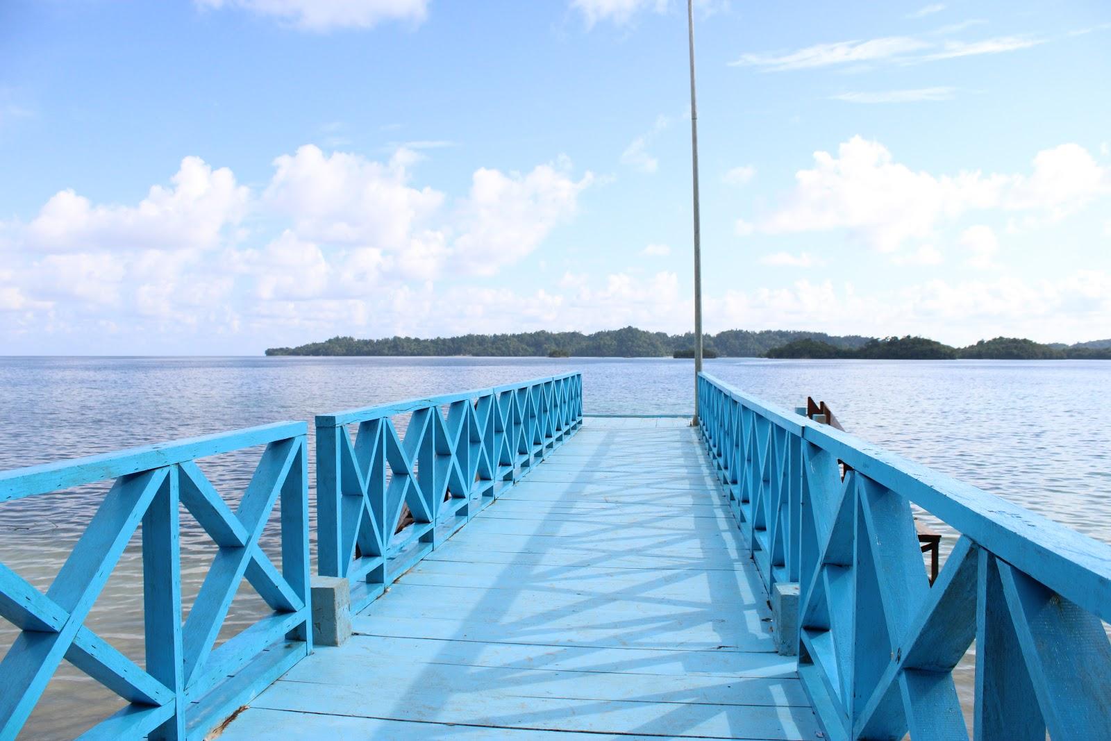 Sandee - Jembatan Biru Pantai Wartutin