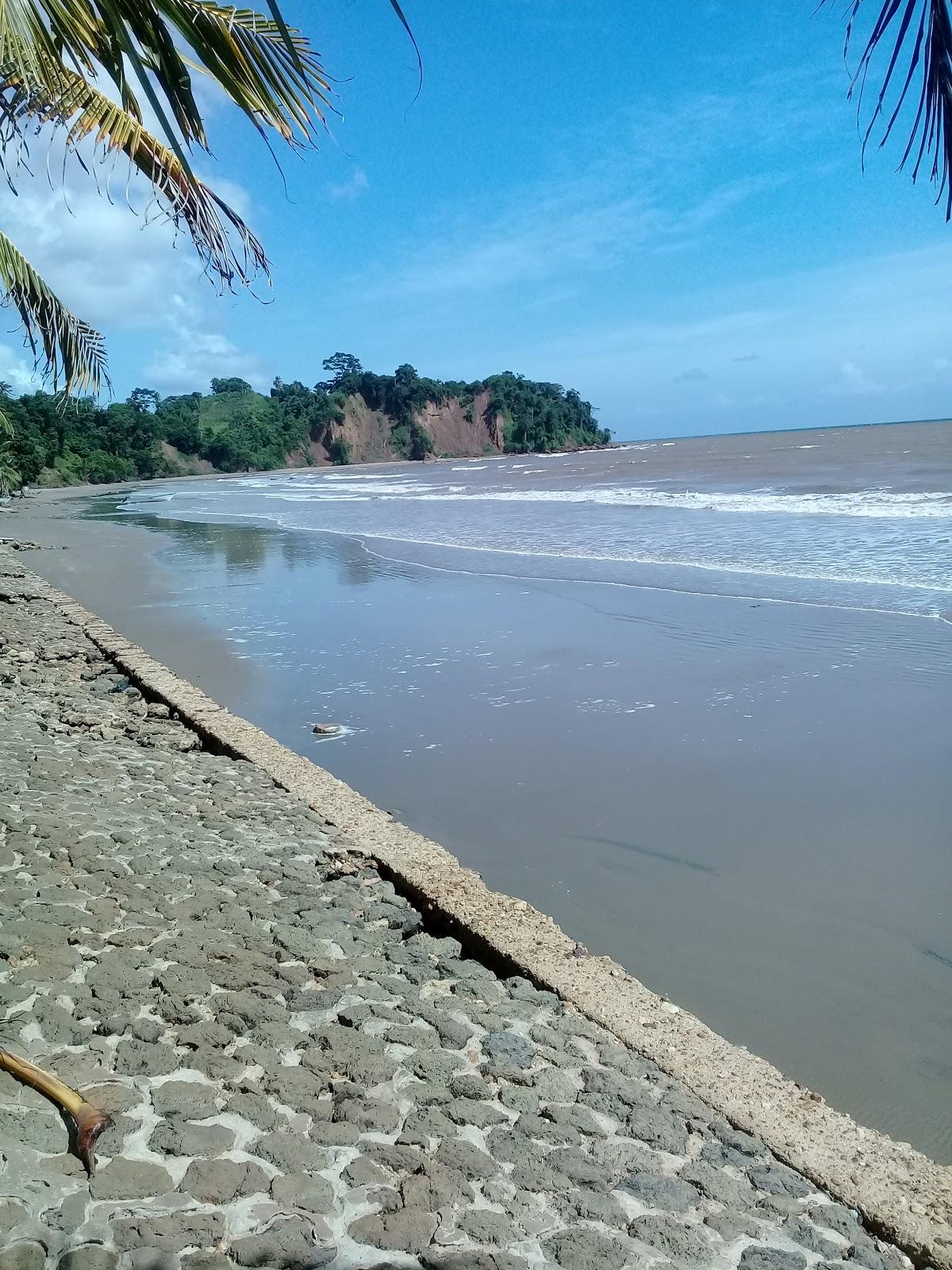 Sandee Lalune Beach