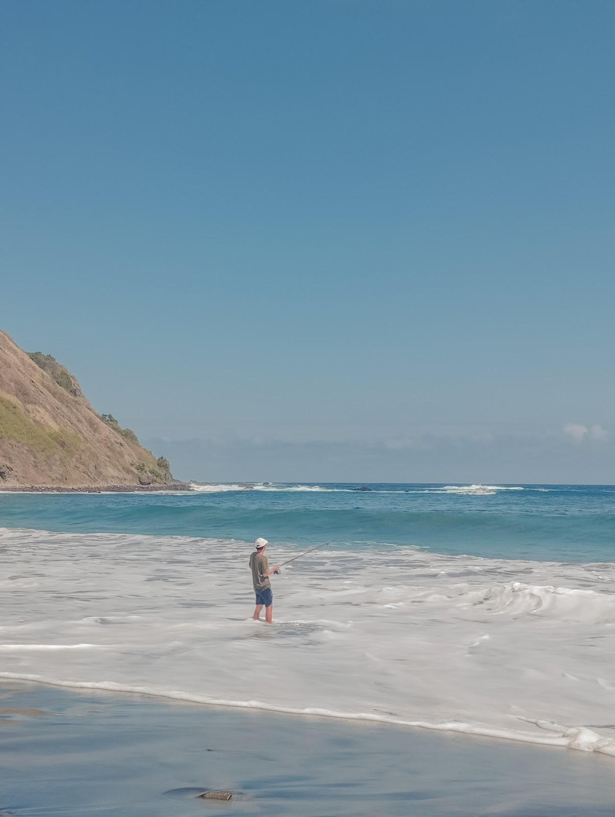 Sandee Paretan Beach