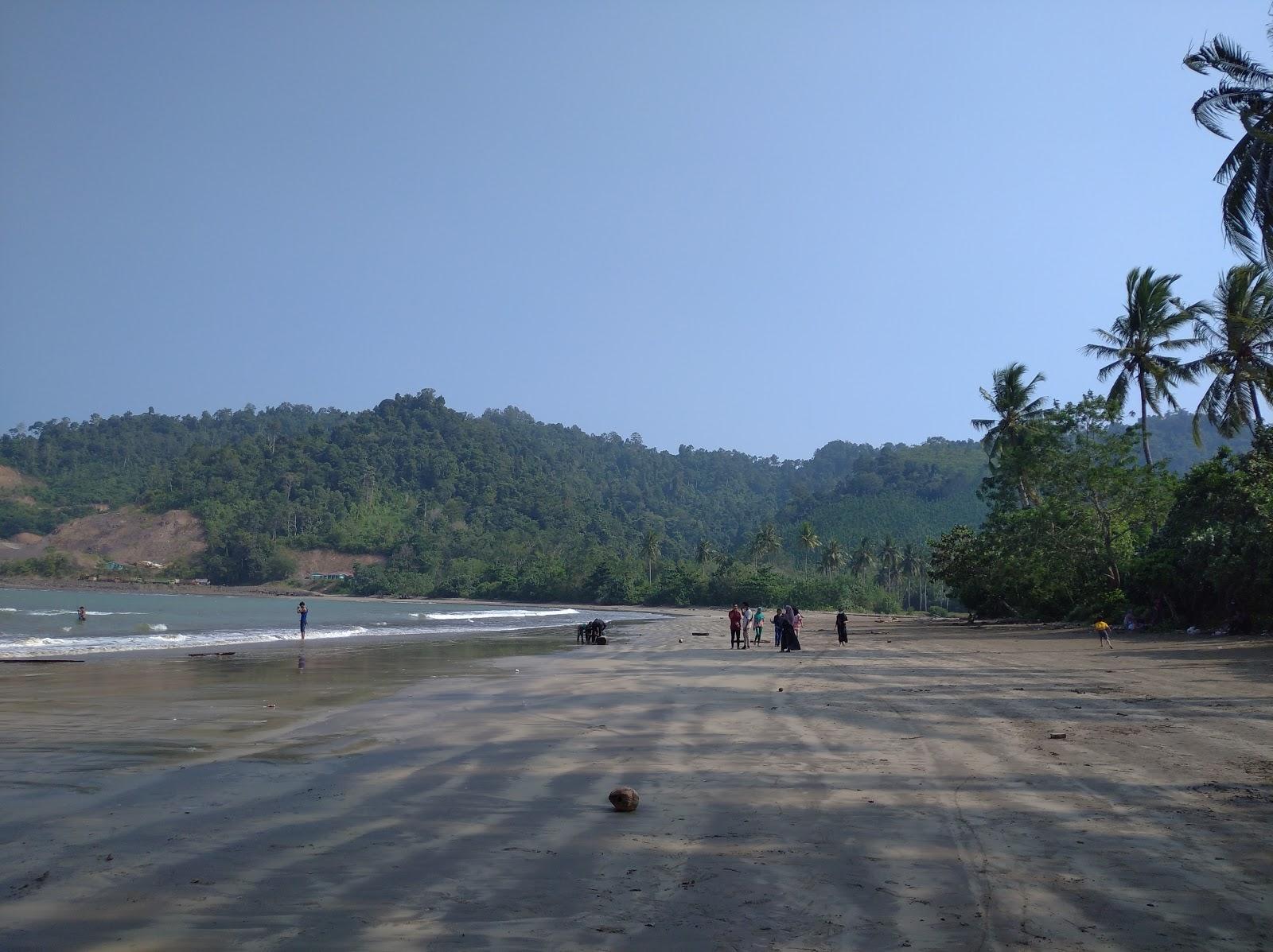 Sandee Pantai Umbar