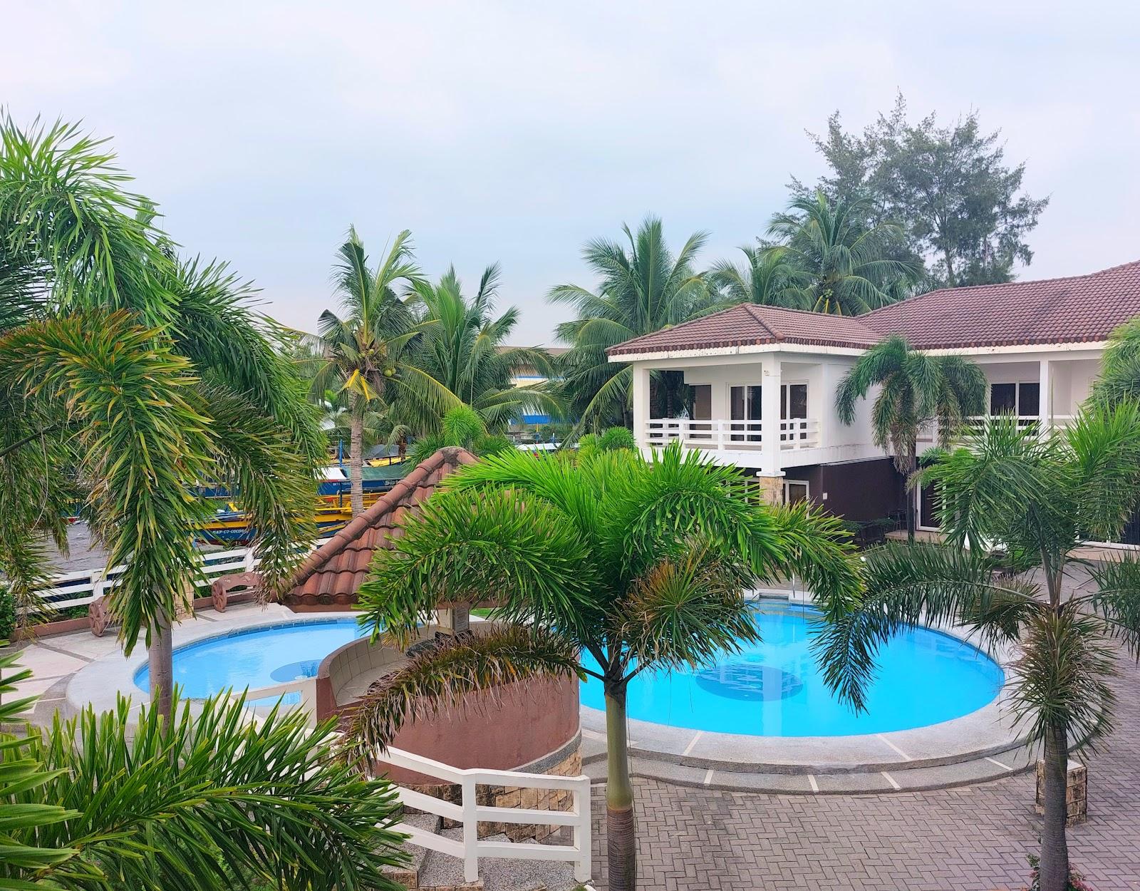 Sandee Sunsetview Resort