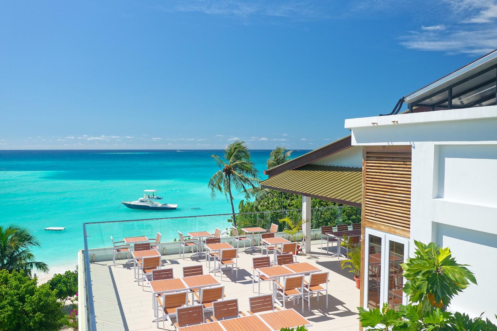 Sandee Luau Beach Inn
