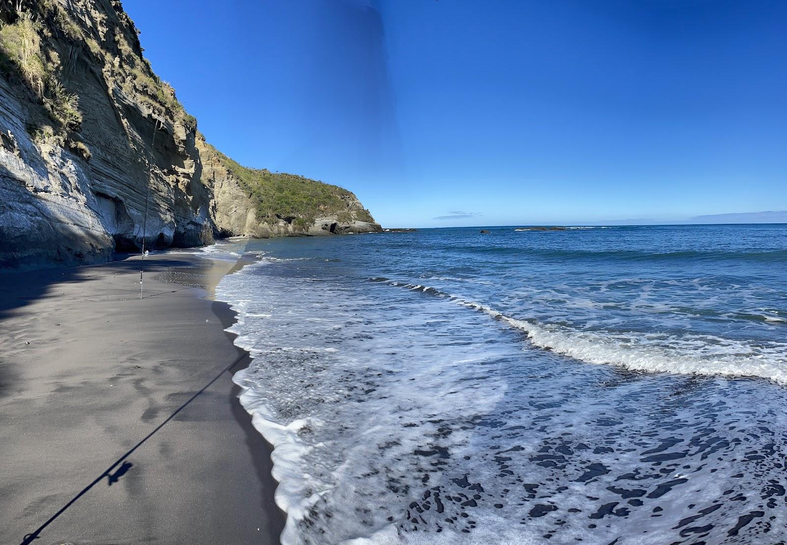 Sandee Waikawau Tunnel Beach Photo