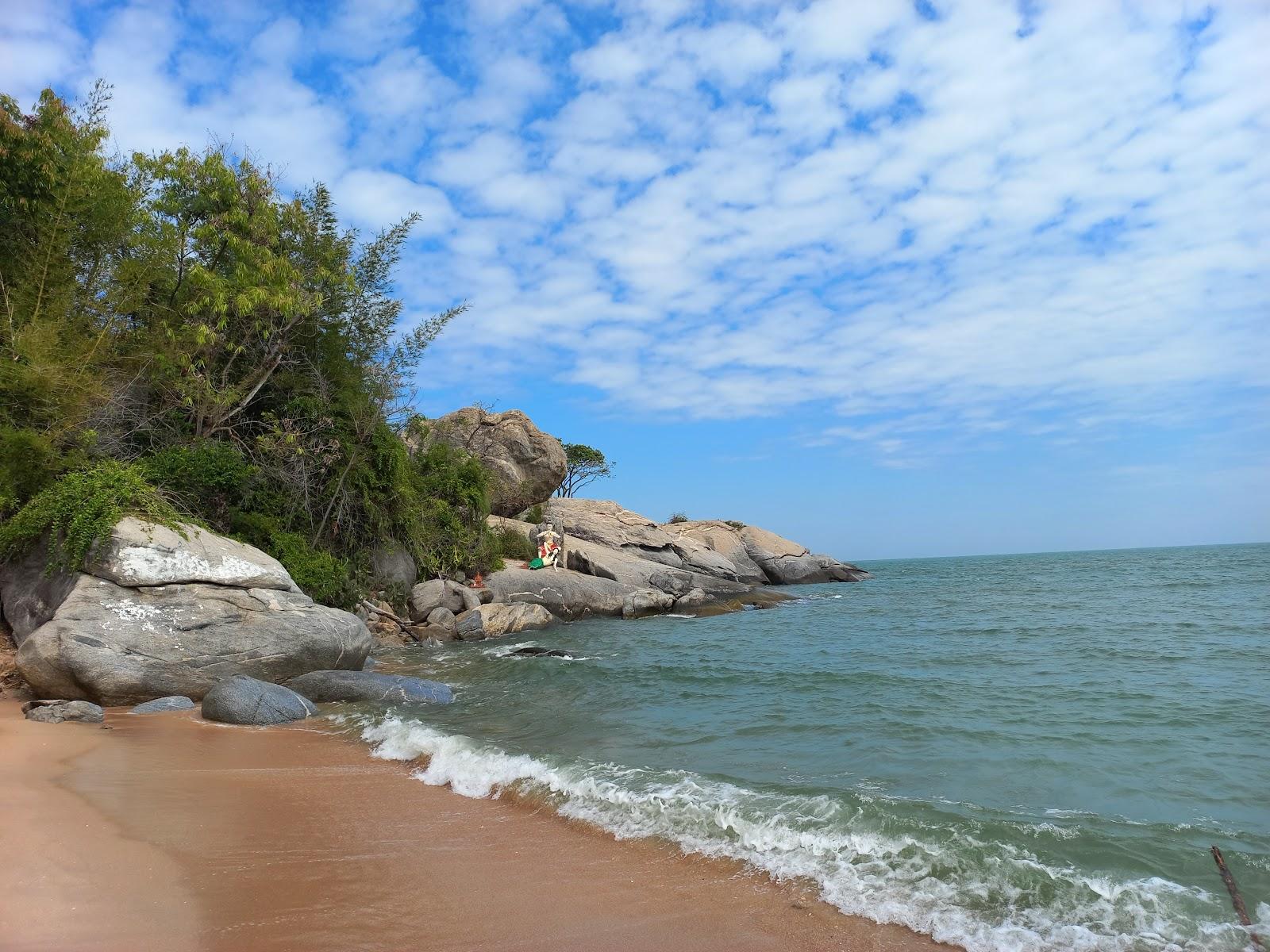 Sandee Hat Sa Noi Beach