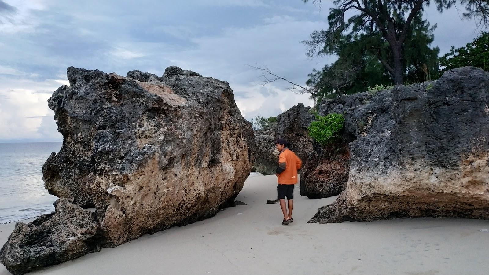 Sandee Pahar Beach