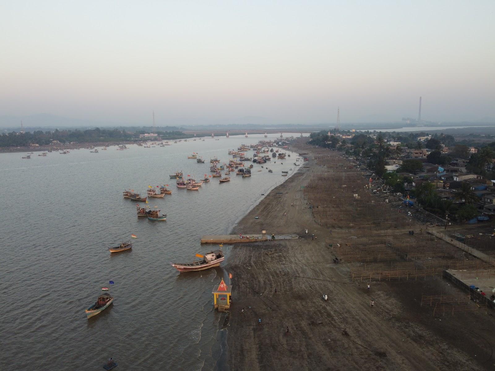 Sandee Dhakati Dahanu Beach Photo