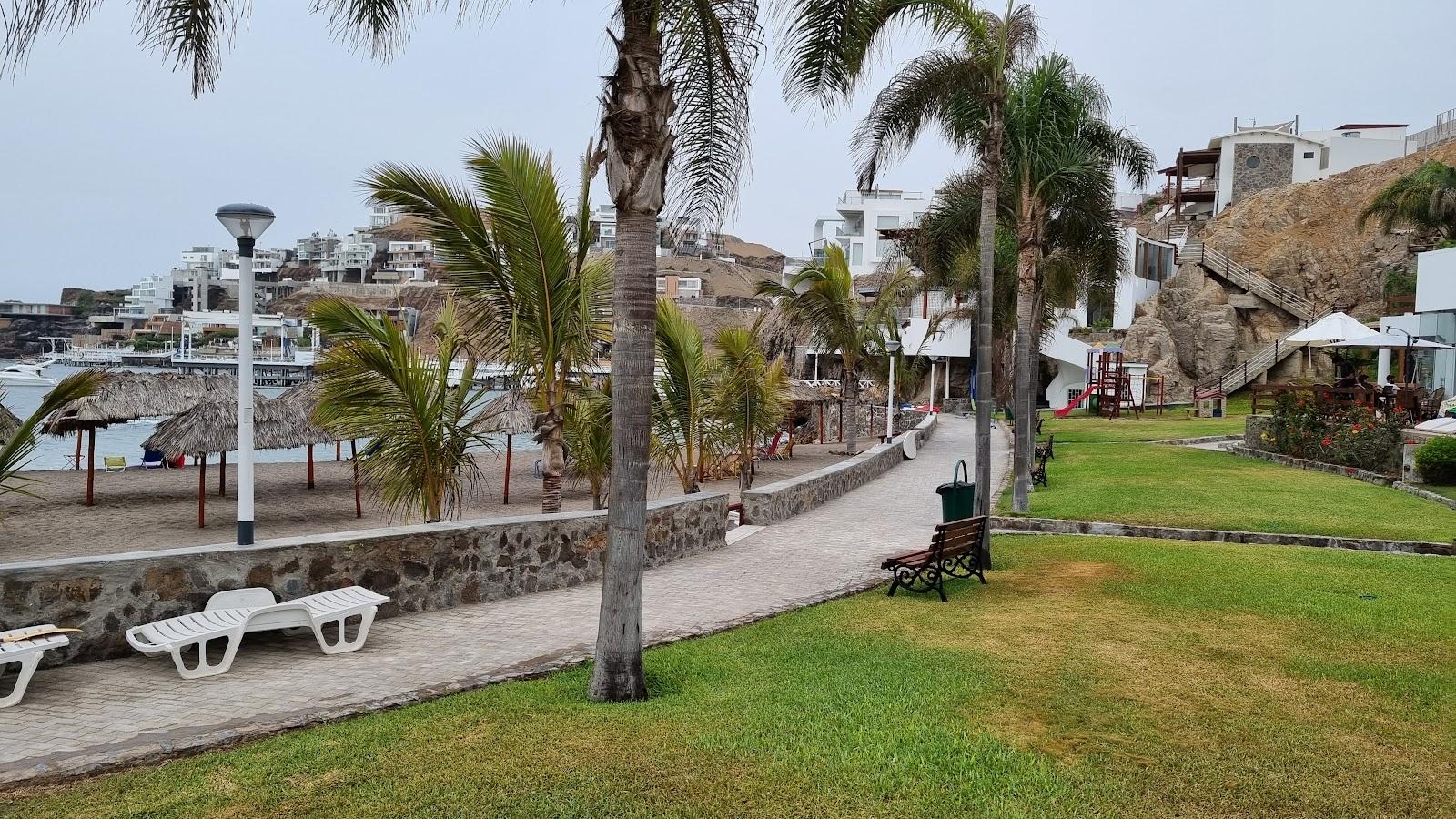 Sandee Lobo Varado Beach