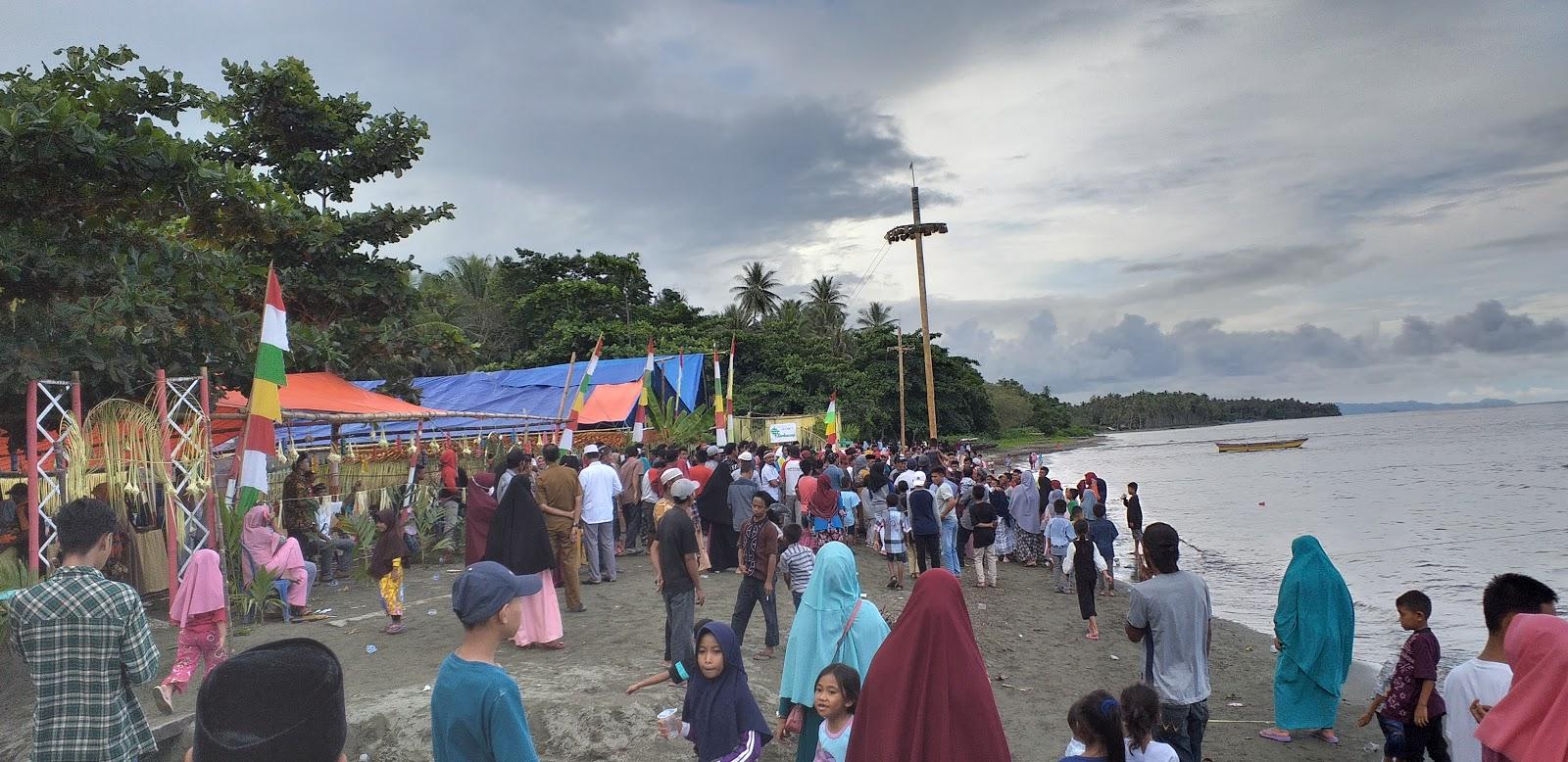 Sandee Tomini Pantai