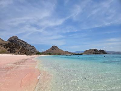 Sandee - Padar Pink Beach