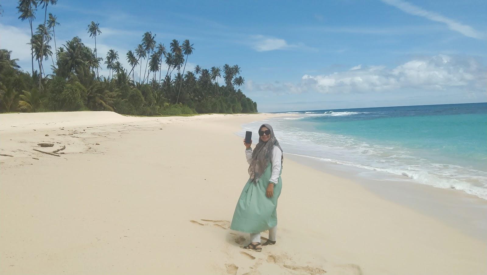 Sandee Pantai Laut Pasir Tinggi Photo