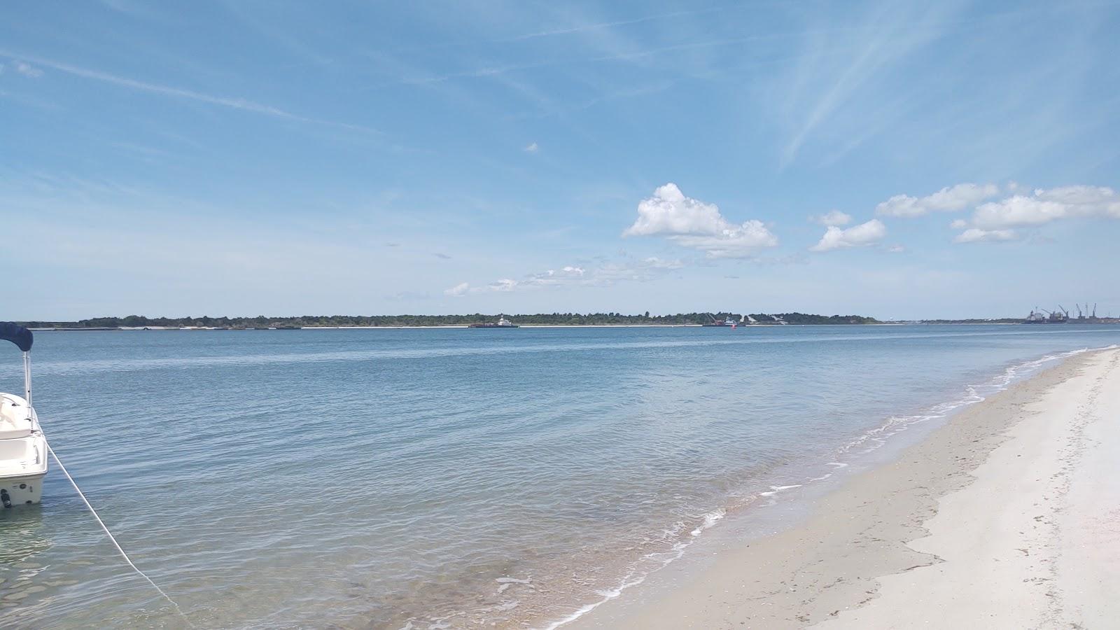Sandee Radio Island
