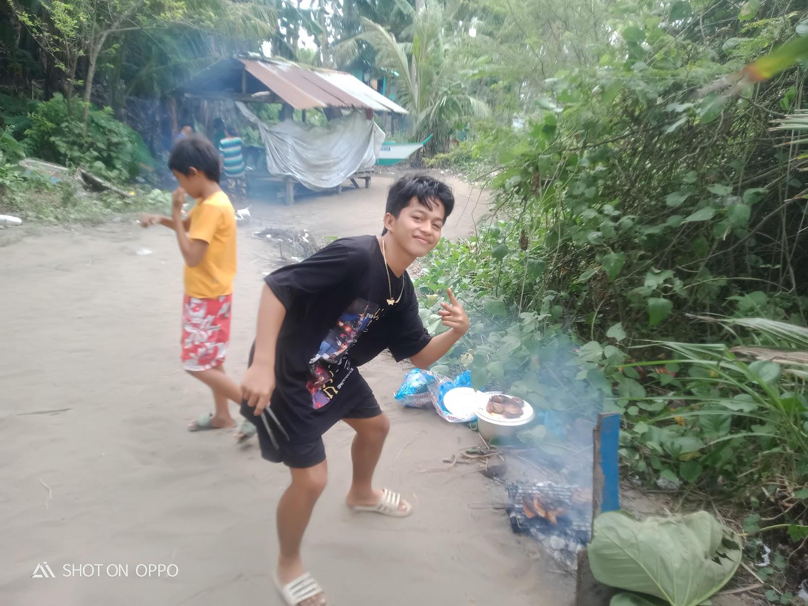 Sandee Larap Public Beach