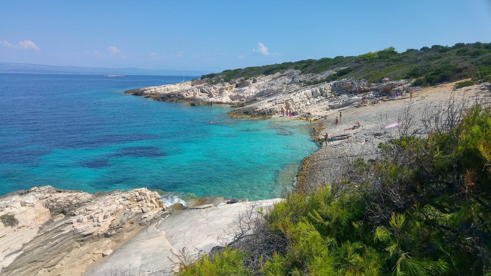Sandee Srednji Bili Bok Bay