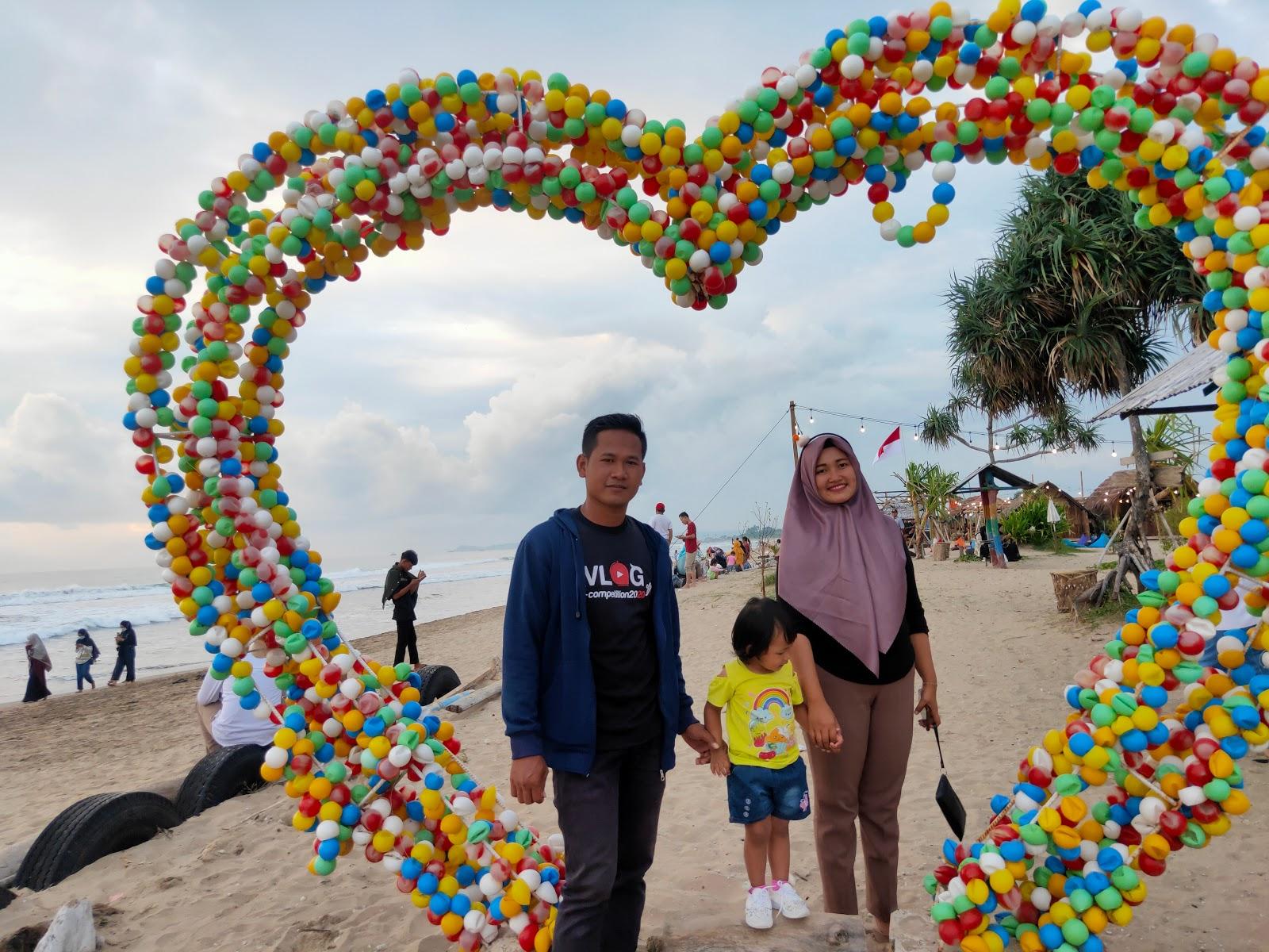 Sandee Pantai Keduwarna Photo