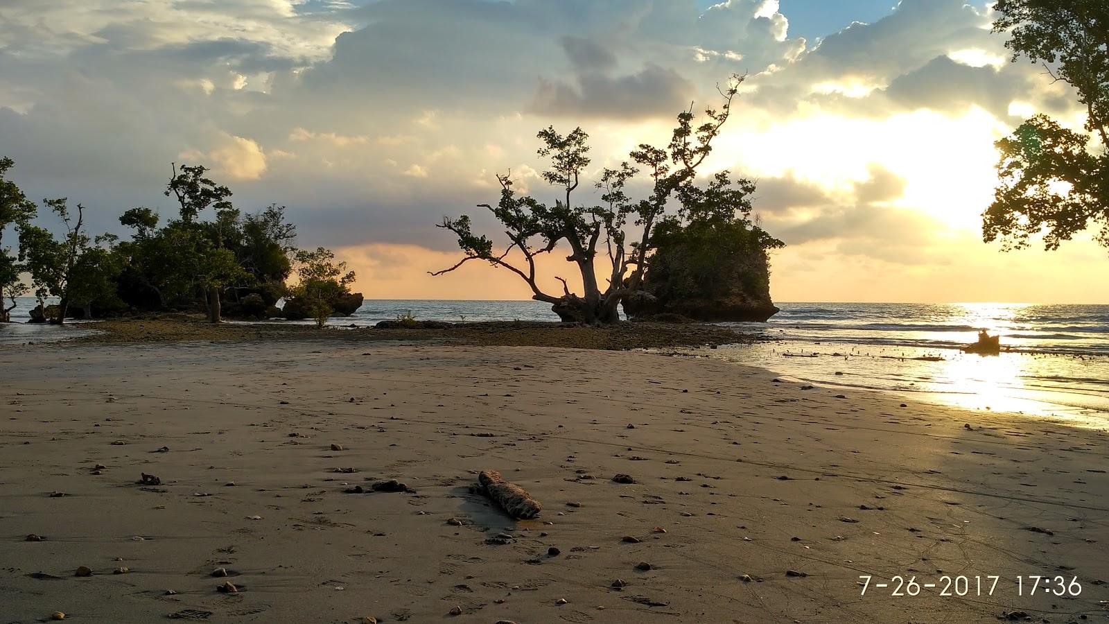 Sandee Pantai Batu Oge