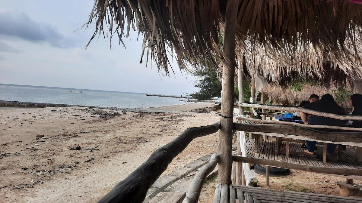 Sandee Batu Manikar Beach – Layang Layangan Photo