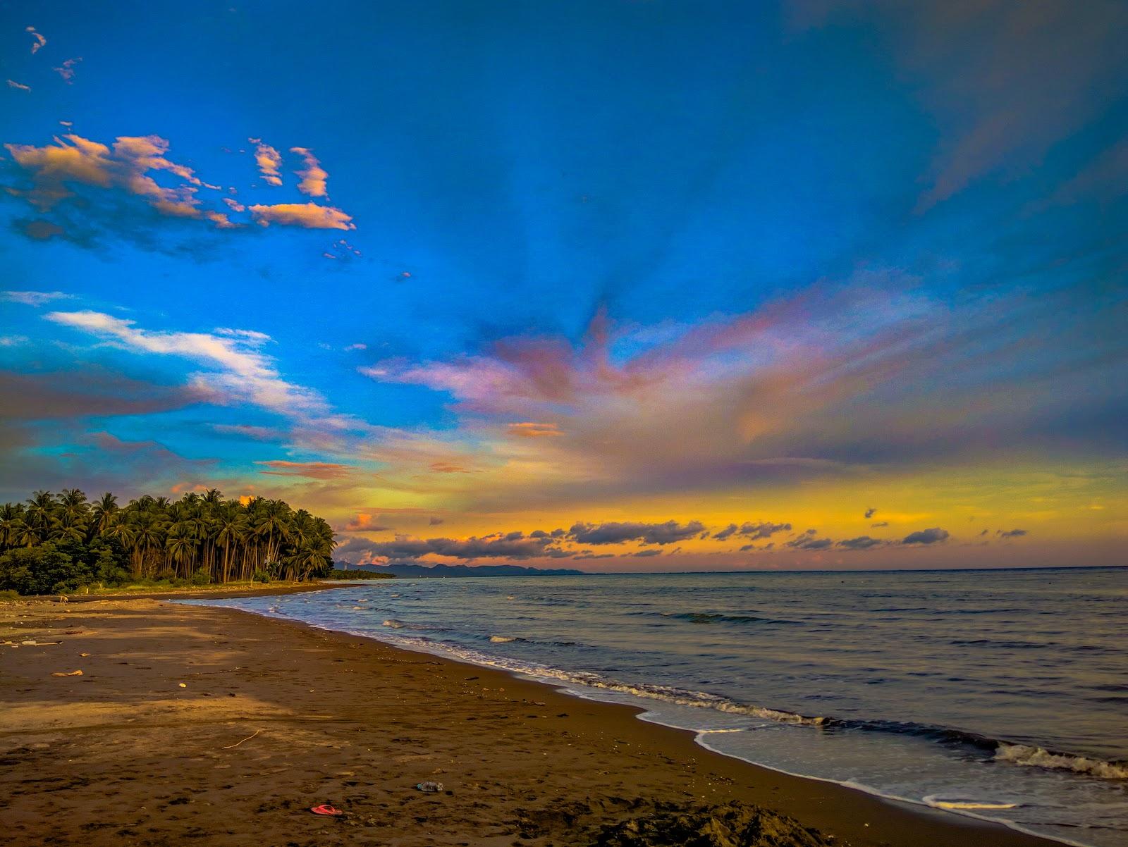Sandee Pantai Desa Paku
