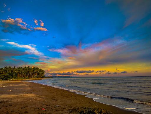 Sandee Pantai Desa Paku Photo