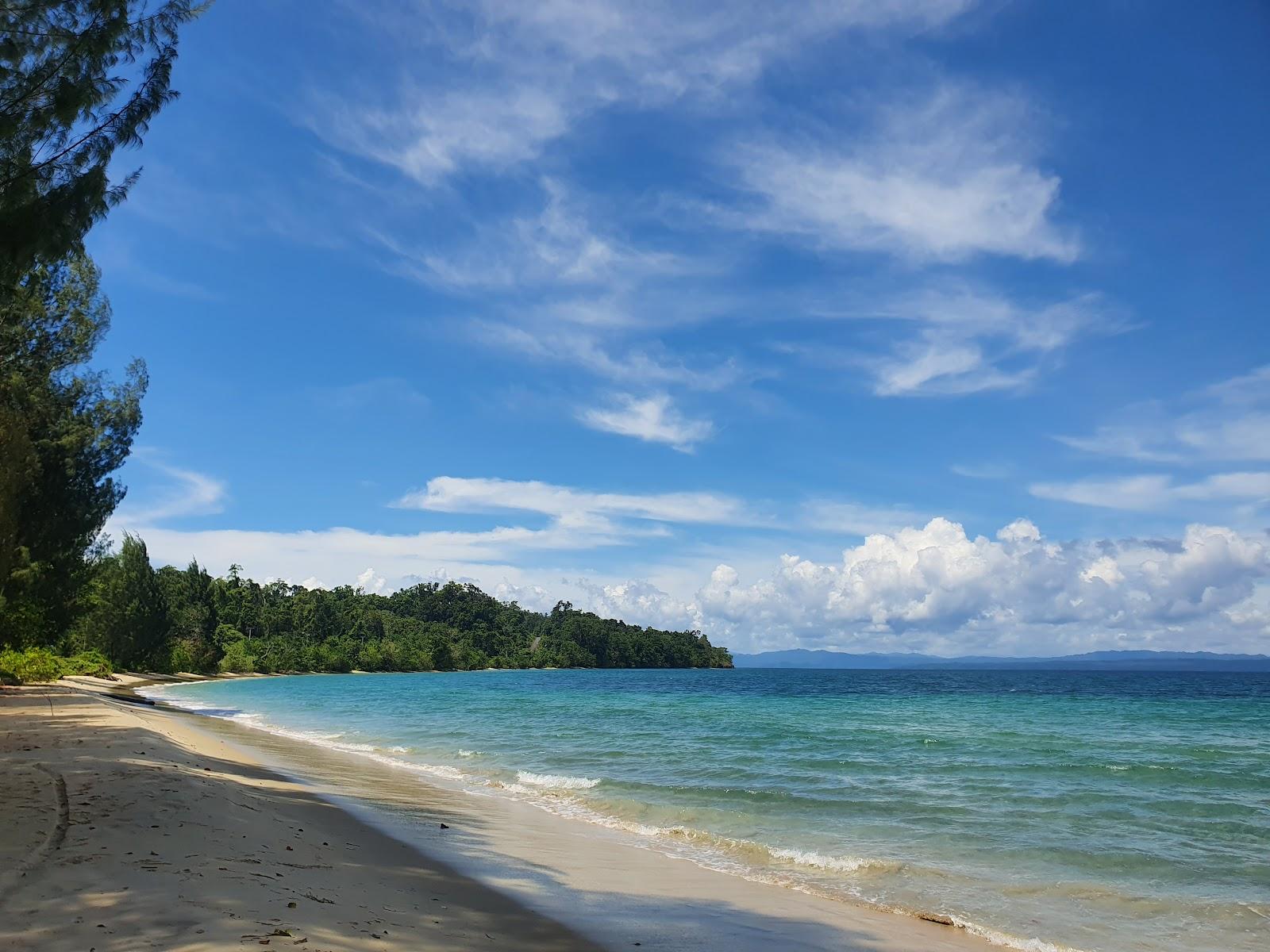 Sandee Pantai Rowor Teluk Wondama