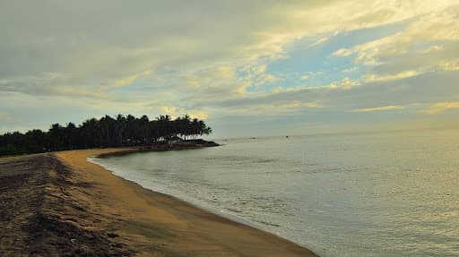 Sandee Veliancode Beach Photo