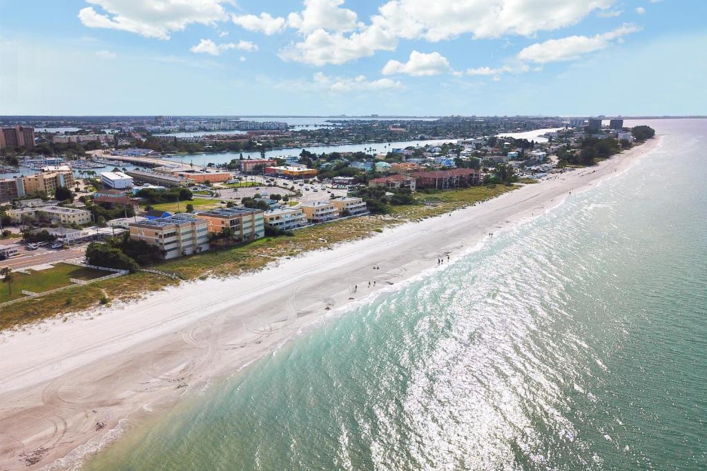 Sandee Sunset Bungalow Beach Photo