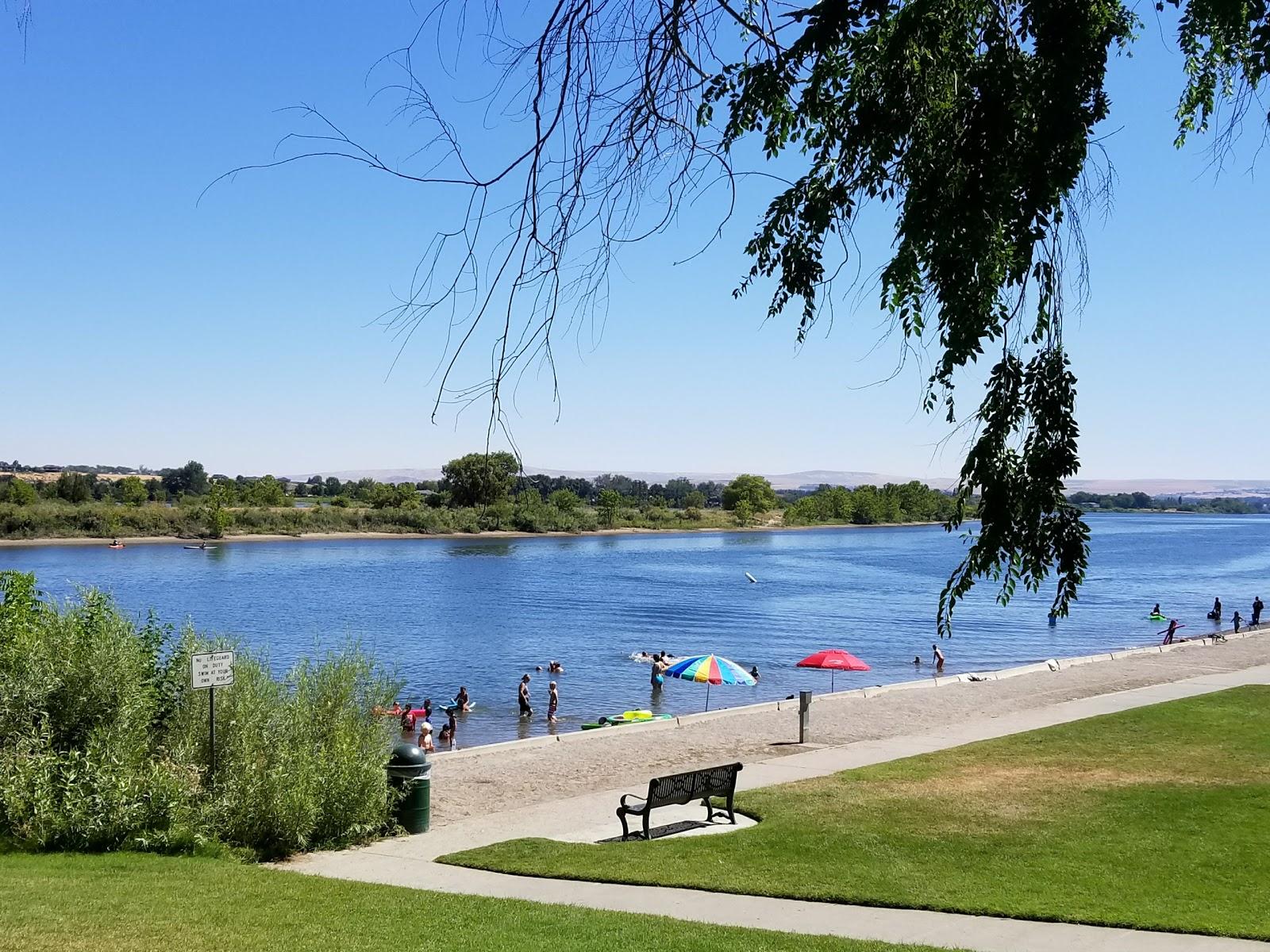 Sandee Leslie Groves Park