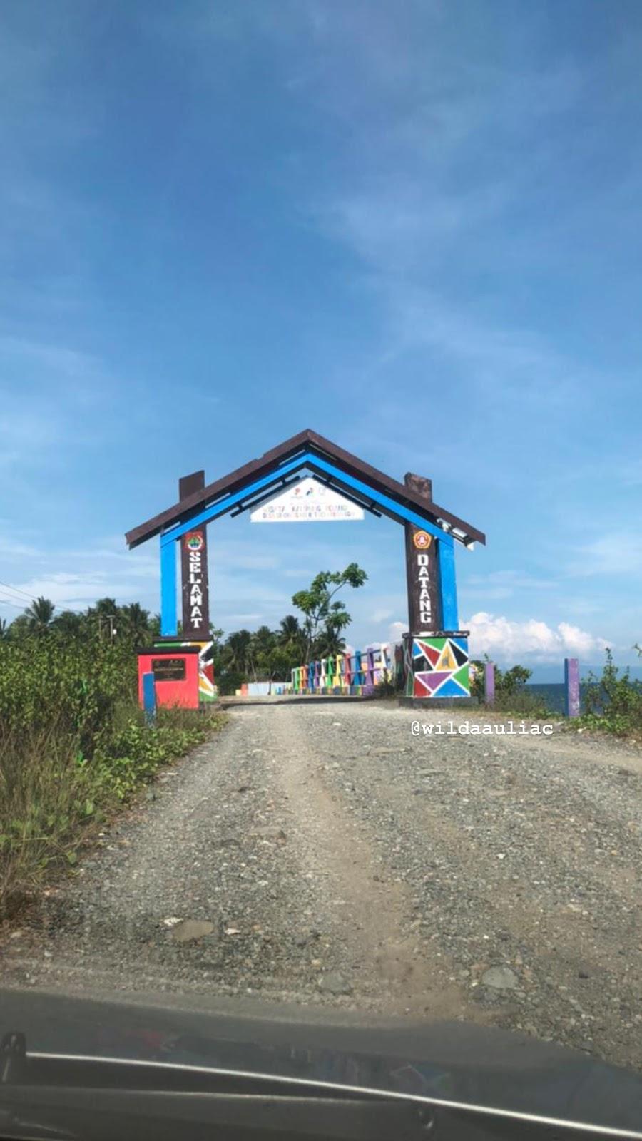 Sandee Jembatan Jodoh Pantai Sinorang