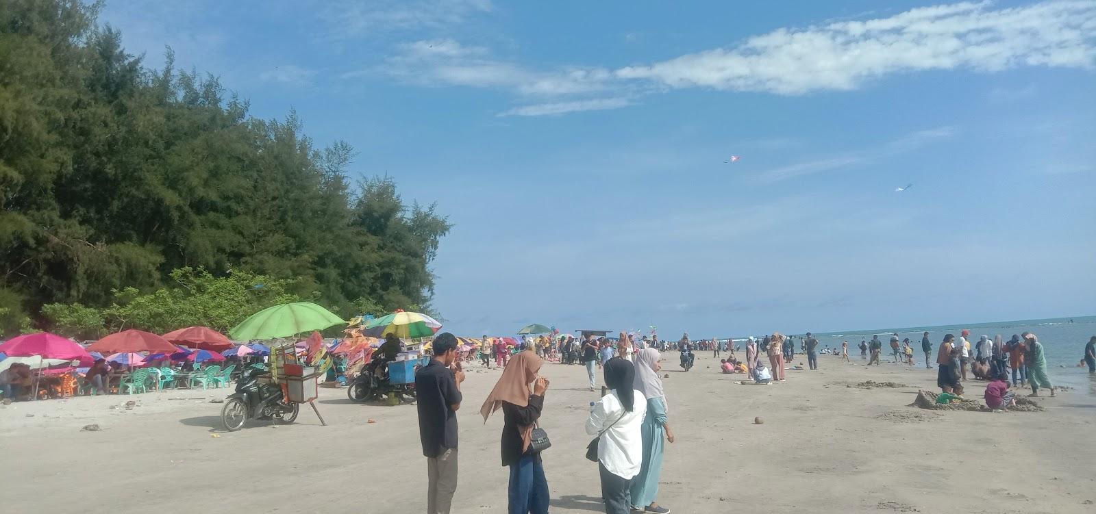 Sandee Pantai Tanjung Mutiara Tiku, Indonesia