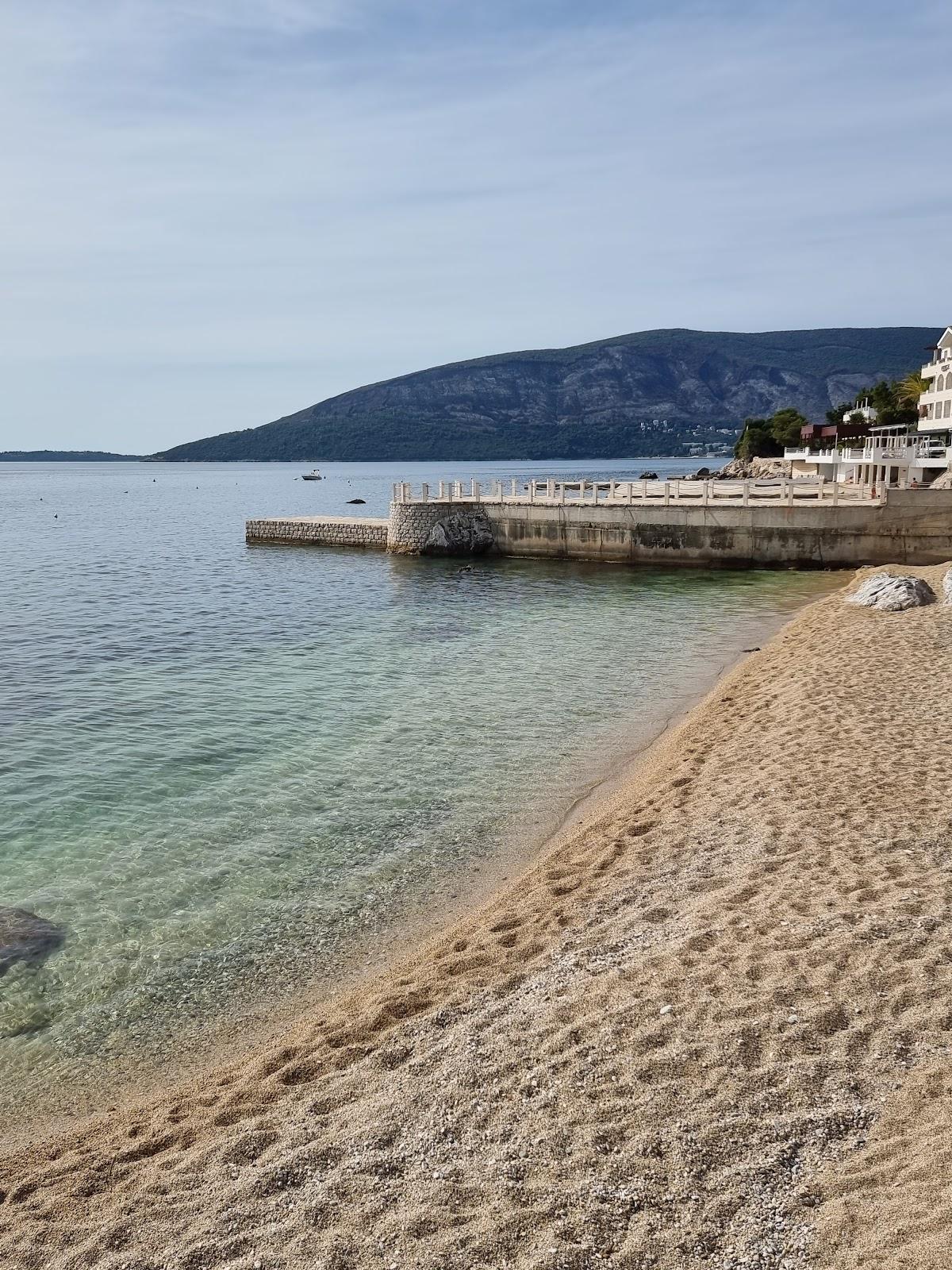 Sandee Savina Beach