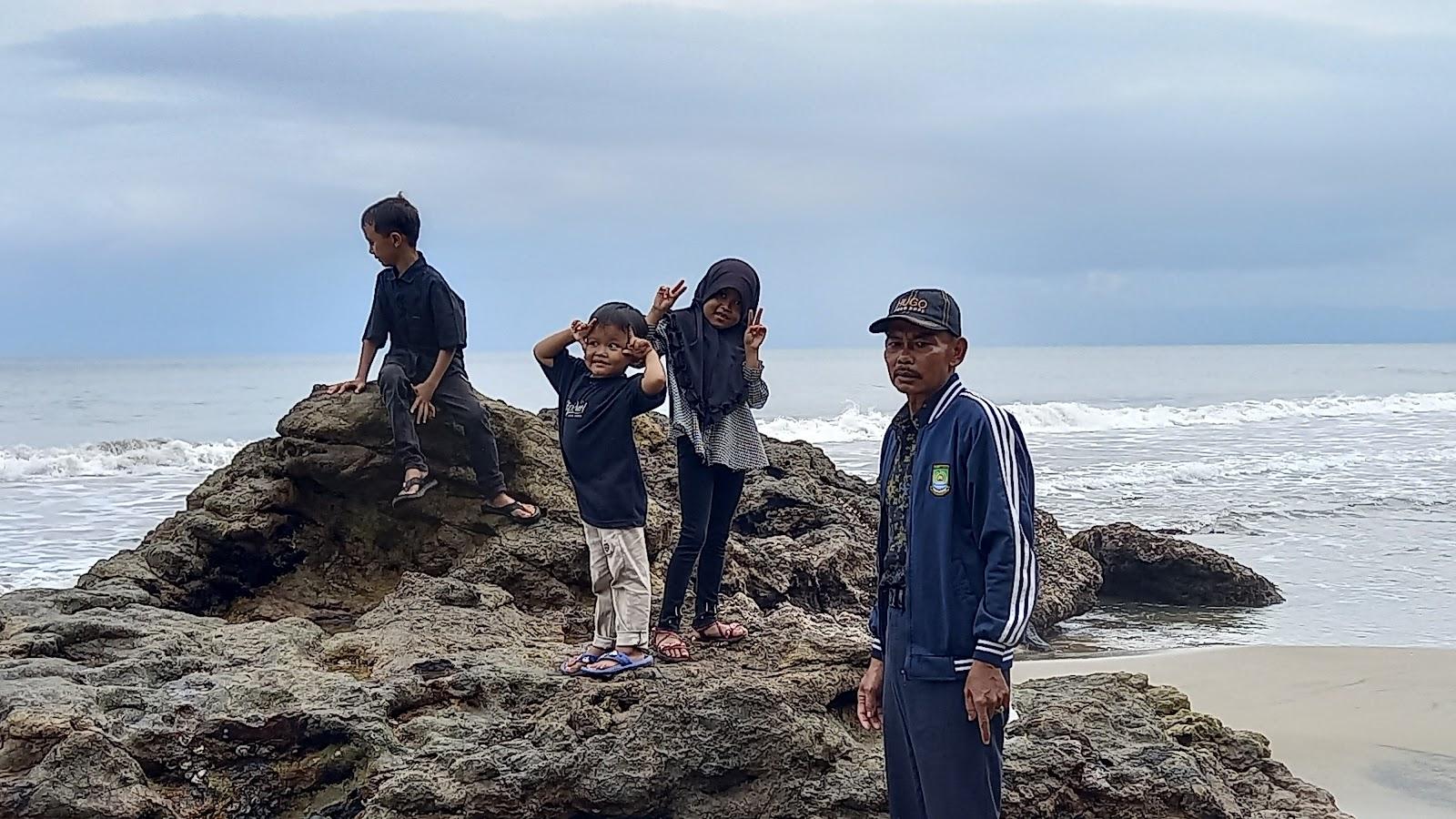 Sandee Pantai Beringin Saka