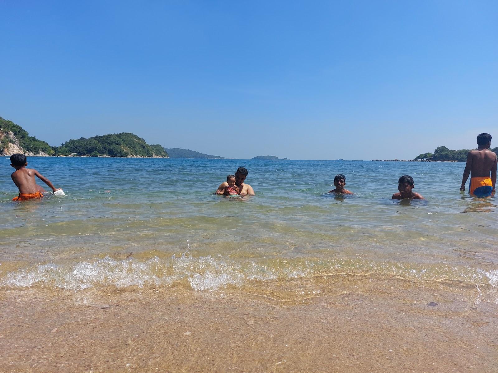 Sandee Karumalaiyootru Beach