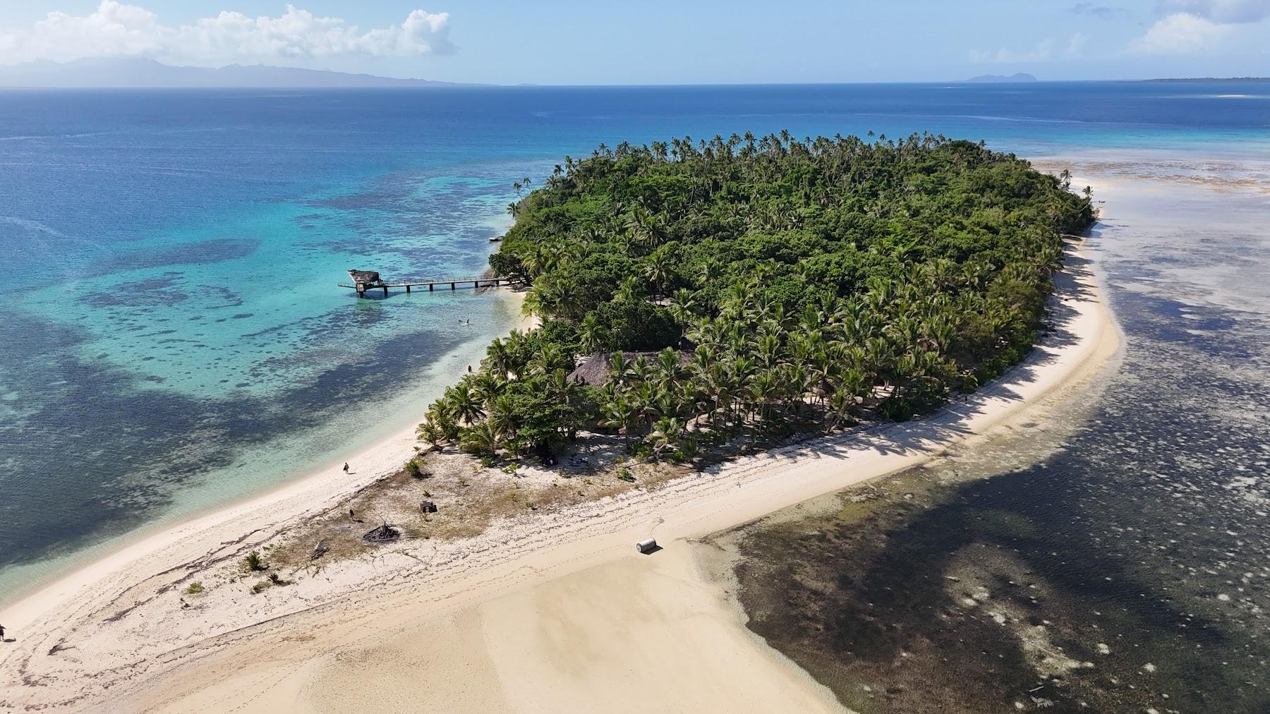 Sandee Leleuvia Island