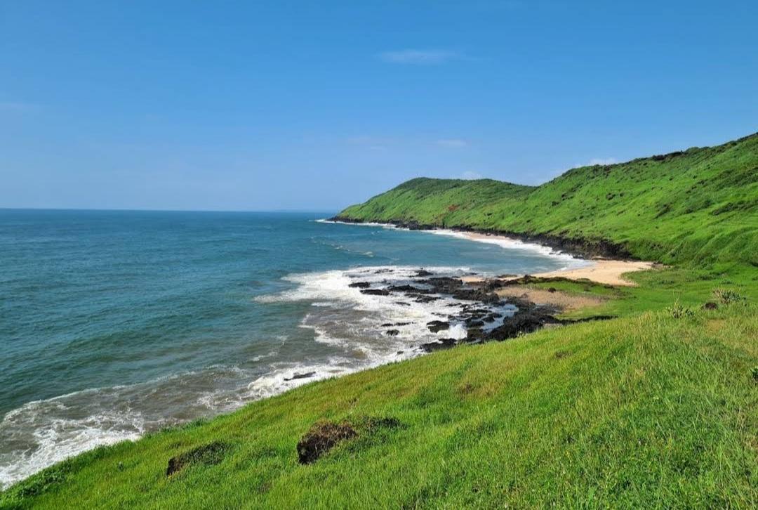 Sandee Serenity Waves Virgin Beach, Pulni