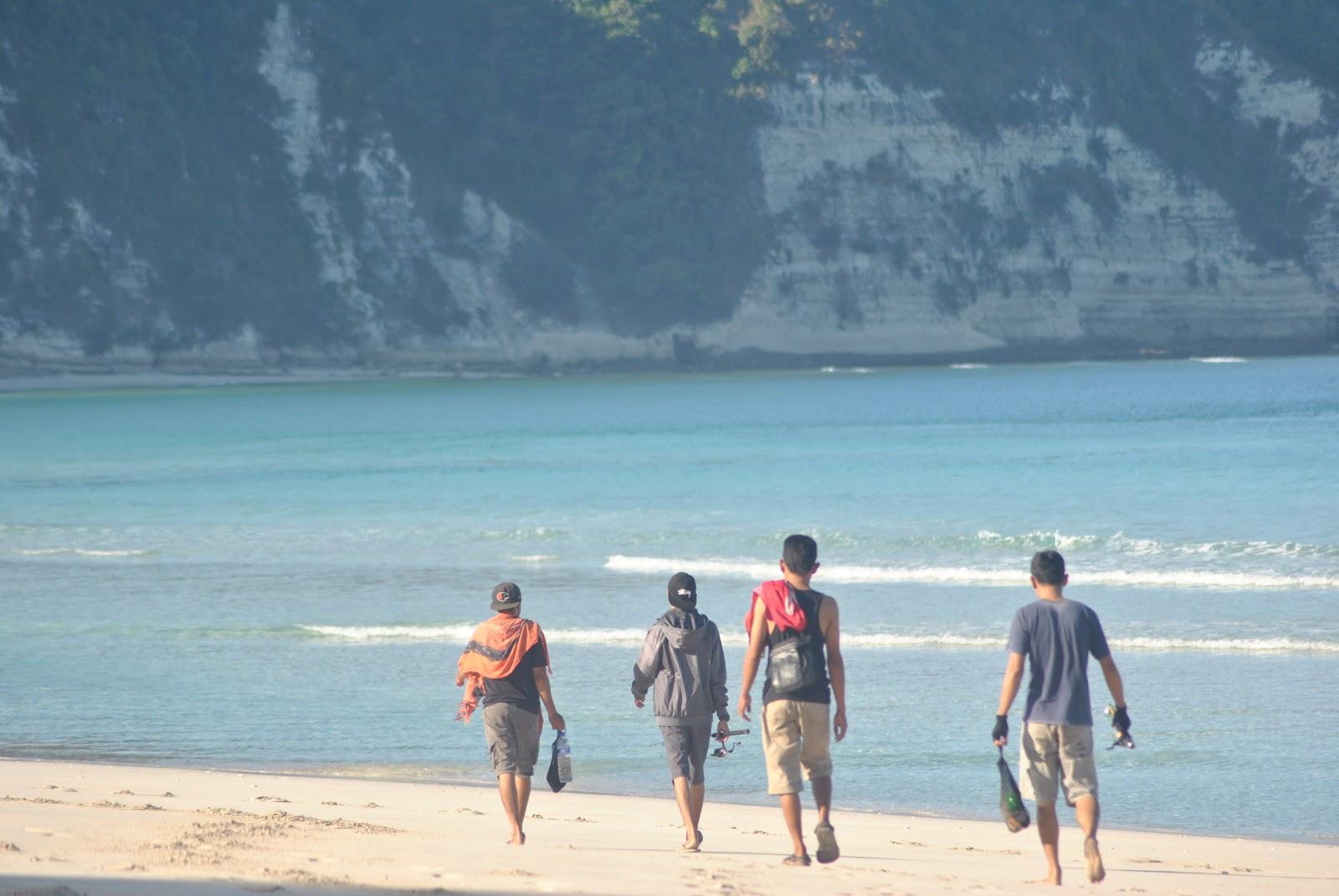 Sandee Pantai Kambaru
