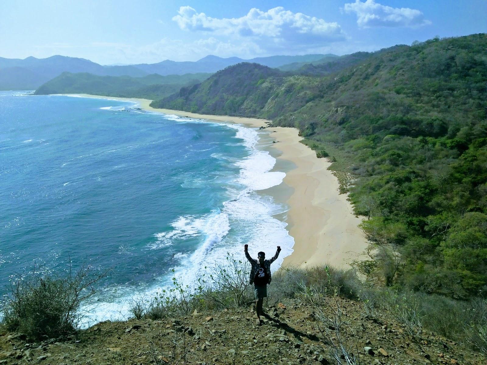 Sandee Pantai Lawoli Photo