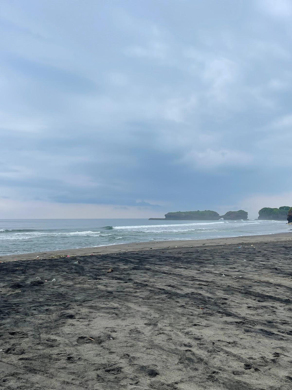 Sandee Dombel Beach