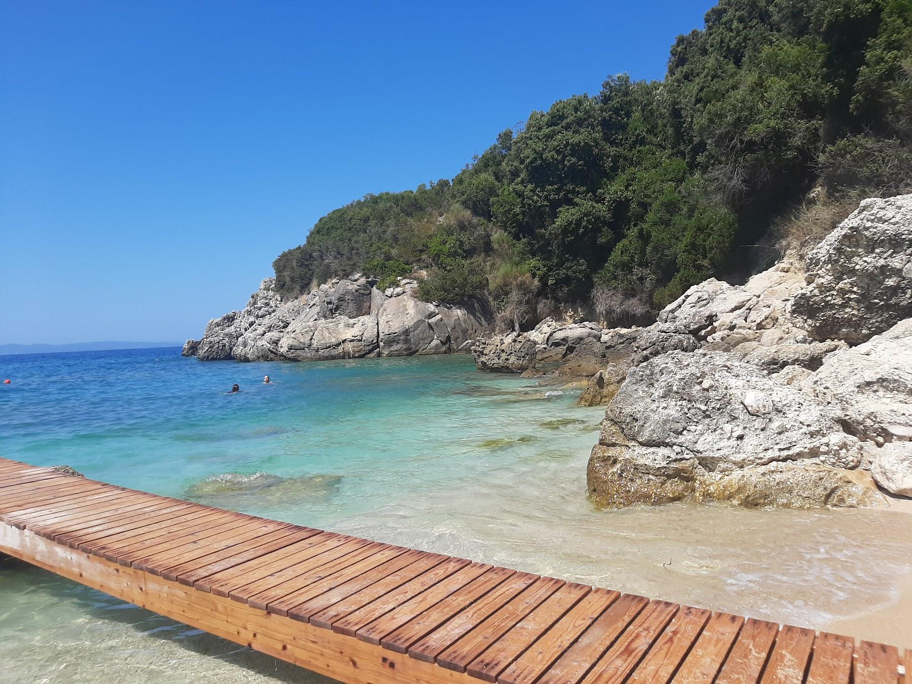 Sandee Sarakiniko Beach Photo