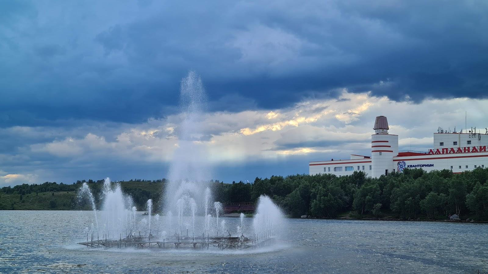 Sandee Naberezhnaya Vdol' Semonovskogo Ozera