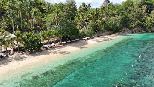 Sandee Tahi Beach Resort Photo