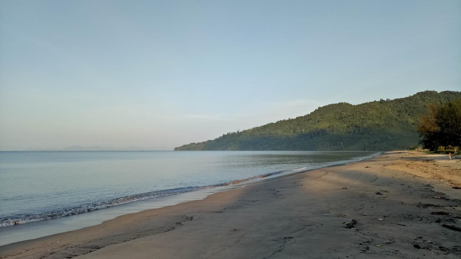 Sandee Pantai Holywood