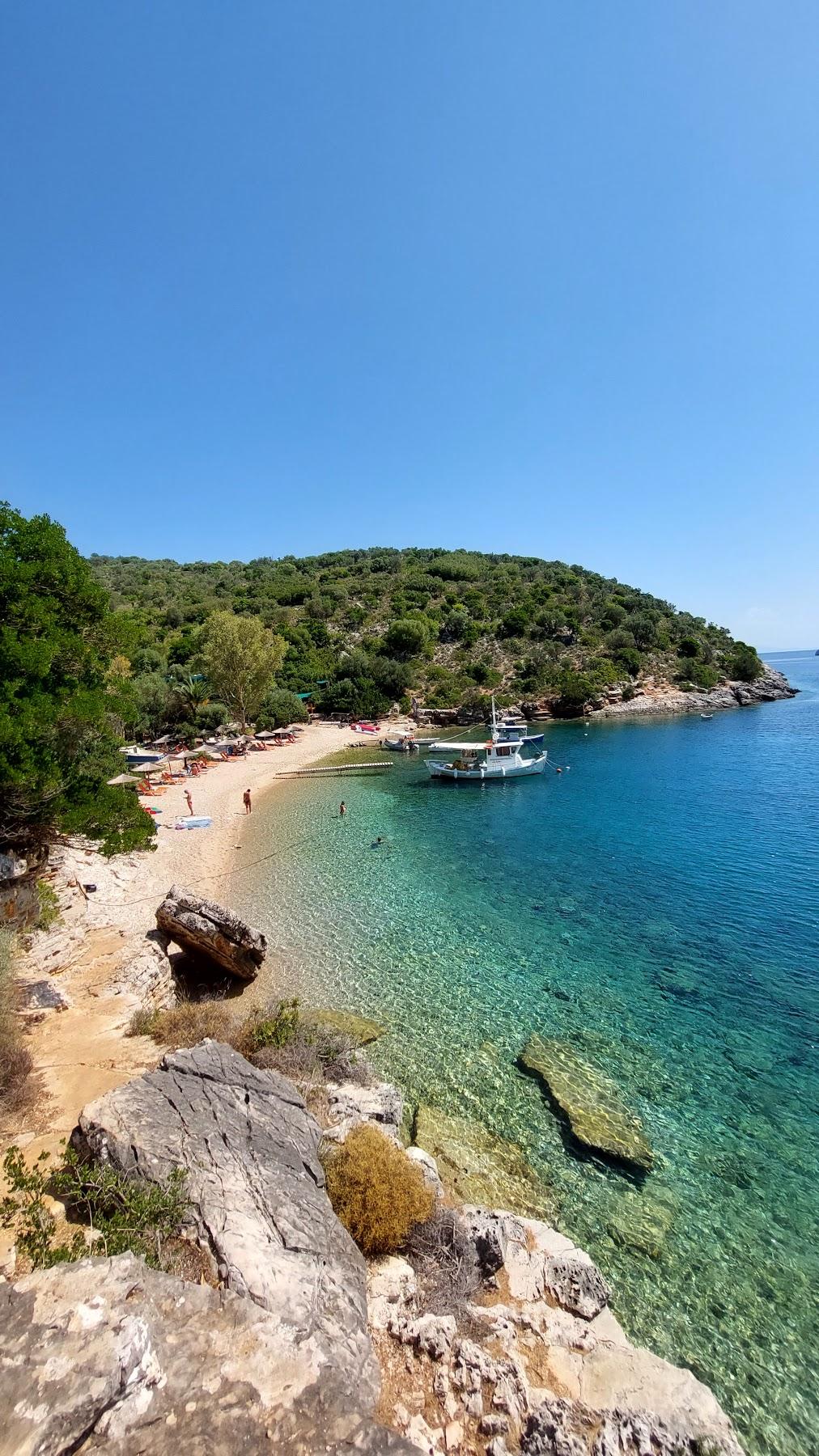 Sandee Sarakiniko Beach